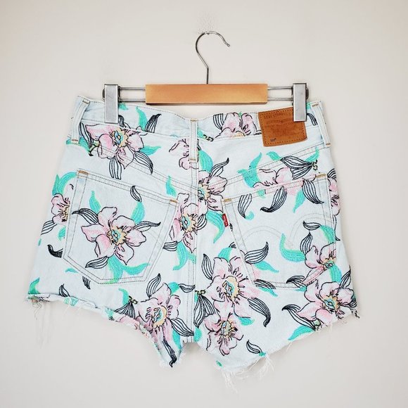 UNIQUE! LEVI'S 501 Embroidered Button Fly Cut-off Floral Denim Shorts - Picture 5 of 15